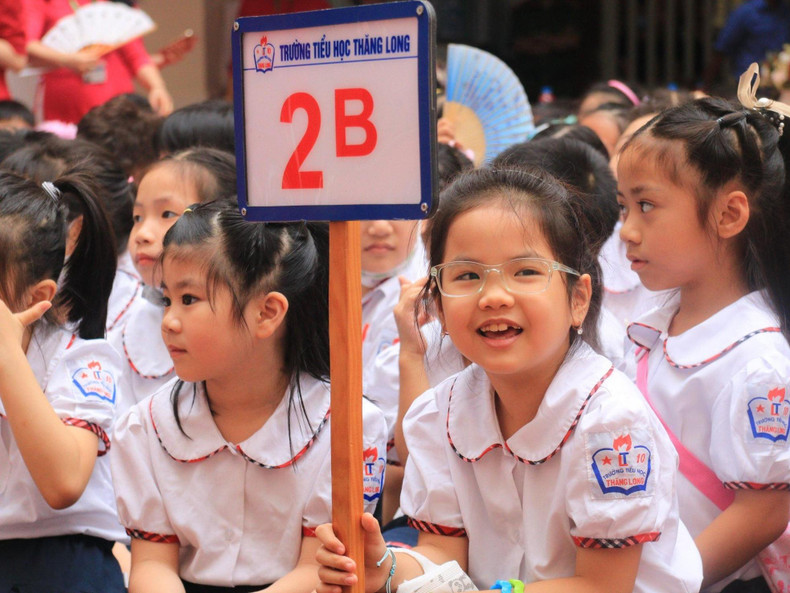 The joy of students at Thang Long elementary school in Hoan Kiem district, during the launch ceremony of the new 2022-2023 academic year. (Photo: NDO/Thanh Dat)