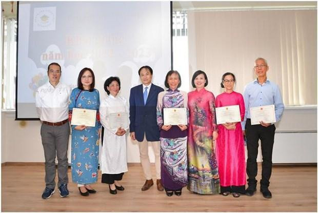 Centre teachers successfully complete course on Vietnamese language teaching co-organised by the Ministry of Foreign Affairs and the Ministry of Education and Training (Photo: VNA)
