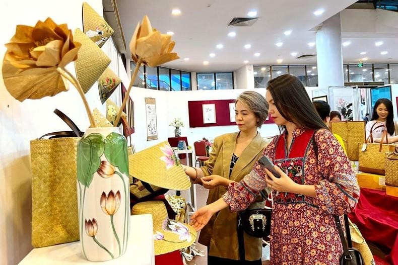 Handicraft products featuring image of the lotus as decoration are on display at the art space. Handicraft products featuring image of the lotus as decoration are on display at the art space.