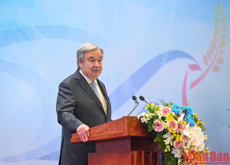 United Nations Secretary-General António Guterres addresses the event. (Photo: NDO/Duy Linh)