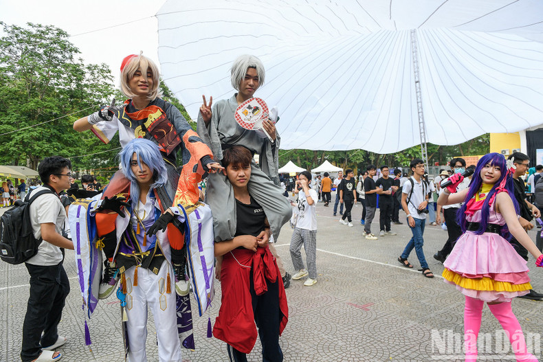 The Suzukaze Cosplay Festival at Thong Nhat Park attracted a large number of young people in the capital on May 21. The Suzukaze Cosplay Festival at Thong Nhat Park attracted a large number of young people in the capital on May 21.
