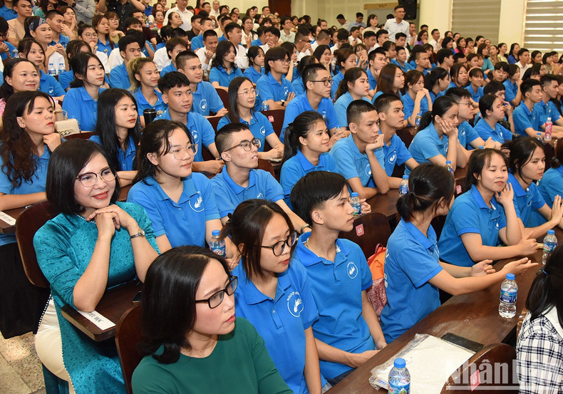 Teachers and students of the two schools attended the meeting.