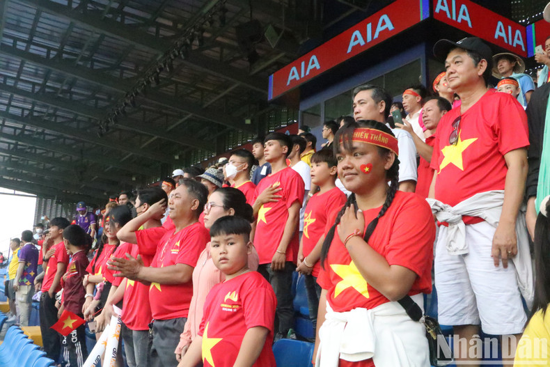 Many Vietnamese youths attended to cheer for their hometown team Many Vietnamese youths attended to cheer for their hometown team