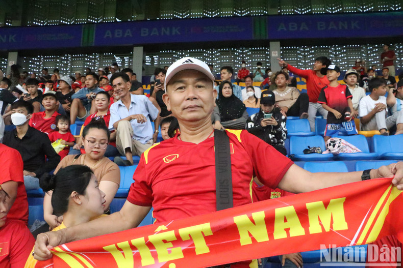 They is confident in Vietnam's victory. They is confident in Vietnam's victory.