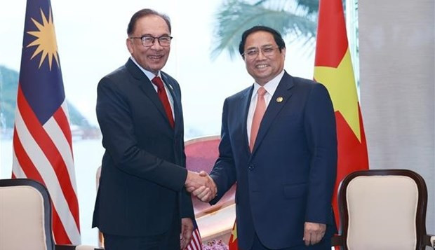 Prime Minister Pham Minh Chinh (R) and his Malaysian counterpart Anwar Ibrahim (Photo: VNA) Prime Minister Pham Minh Chinh (R) and his Malaysian counterpart Anwar Ibrahim (Photo: VNA)