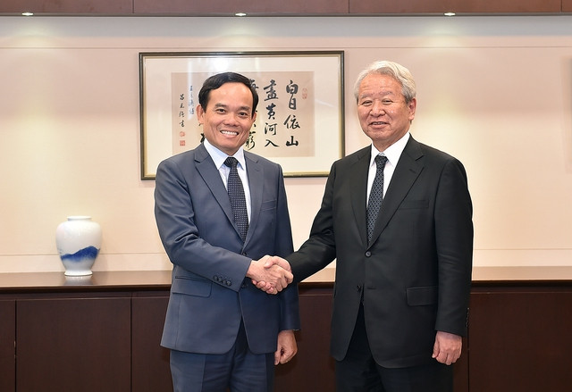 Deputy Prime Minister Tran Luu Quang and President of the Japan International Cooperation Agency (JICA) Tanaka Akihiko (Photo: VGP) Deputy Prime Minister Tran Luu Quang and President of the Japan International Cooperation Agency (JICA) Tanaka Akihiko (Photo: VGP)