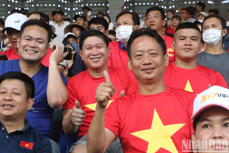 Moments that bring people closer together. Moments that bring people closer together.