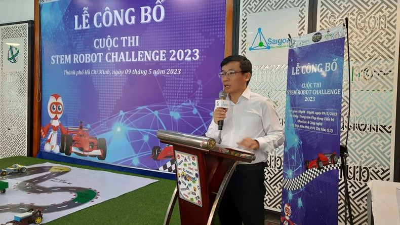 The organising committee speaks at the launch ceremony of the 7th STEM Robot Challenge. The organising committee speaks at the launch ceremony of the 7th STEM Robot Challenge.