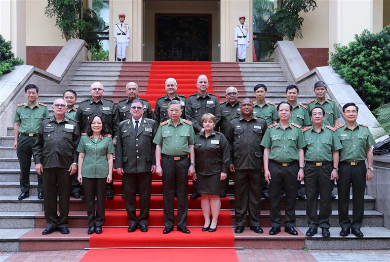 Front row, from left: Vietnamese Minister of Public Security Gen. To Lam (4th) and Cuban Minister of the Interior Lázaro Alberto Álvarez Casas (3rd) in a group photo. Front row, from left: Vietnamese Minister of Public Security Gen. To Lam (4th) and Cuban Minister of the Interior Lázaro Alberto Álvarez Casas (3rd) in a group photo.