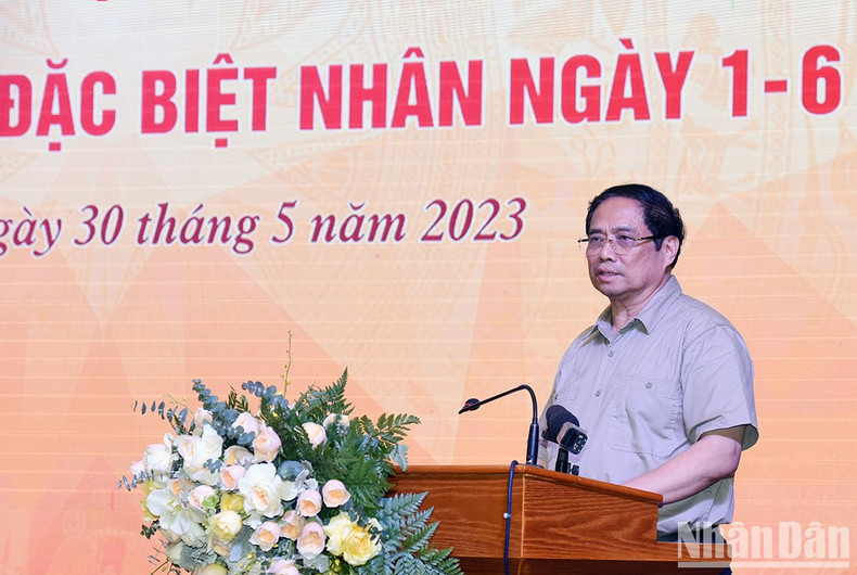 At the meeting with teachers, students, and students of the two schools, Prime Minister Pham Minh Chinh highly appreciated and praised the efforts and achievements of the teachers and students of the two schools as well as the system of special schools across the country in general.