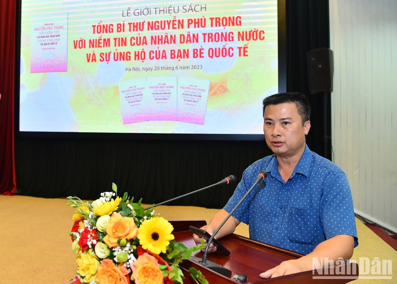 Nguyen Tien Du, a miner working at Khe Cham Coal Company, Cam Pha city, Quang Ninh province expresses his affection for General Secretary Nguyen Phu Trong. Nguyen Tien Du, a miner working at Khe Cham Coal Company, Cam Pha city, Quang Ninh province expresses his affection for General Secretary Nguyen Phu Trong.