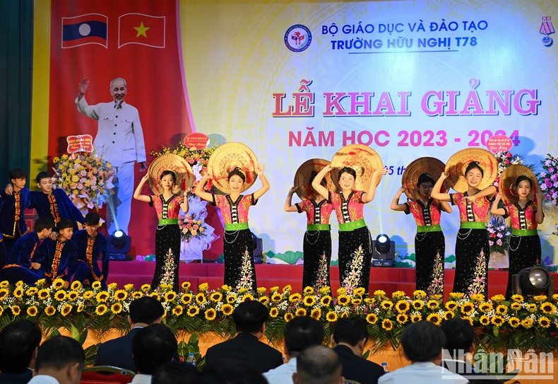 [In Pictures] NA Chairman attends opening ceremony for new school year at Huu Nghi T78 School ảnh 3