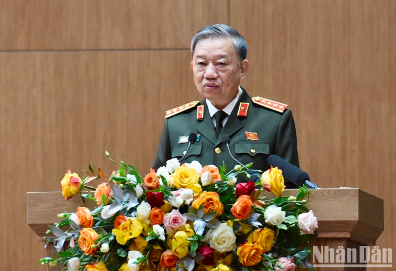 General To Lam, Politburo member, Secretary of the Public Security Central Party Committee, and Minister of Public Security, delivers a speech at the conference. General To Lam, Politburo member, Secretary of the Public Security Central Party Committee, and Minister of Public Security, delivers a speech at the conference.
