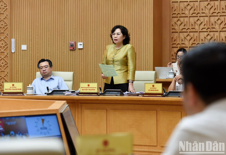 Governor of the State Bank of Vietnam Nguyen Thi Hong speaks at the meeting. Governor of the State Bank of Vietnam Nguyen Thi Hong speaks at the meeting.