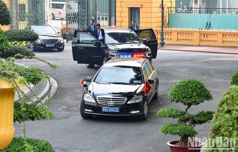 [In Pictures] PM Pham Minh Chinh chairs welcome ceremony for Dutch PM Mark Rutte ảnh 2