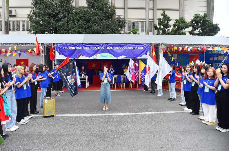 The event also sees the participation of guests from the Mobile Police Command, University of Languages and International Studies under the Vietnam National University – Hanoi, Hanoi Medical University, and others.
