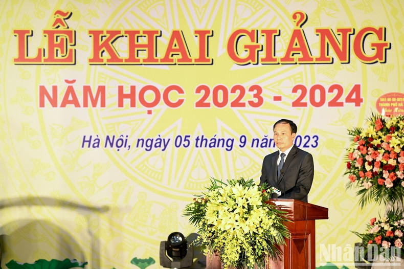 [In Pictures] NA Chairman attends opening ceremony for new school year at Huu Nghi T78 School ảnh 7