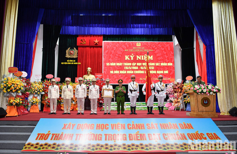 Deputy Minister Nguyen Van Long congratulates and praises the outstanding achievements and important contributions of the People’s Police Academy over the past 55 years. Deputy Minister Nguyen Van Long congratulates and praises the outstanding achievements and important contributions of the People’s Police Academy over the past 55 years.