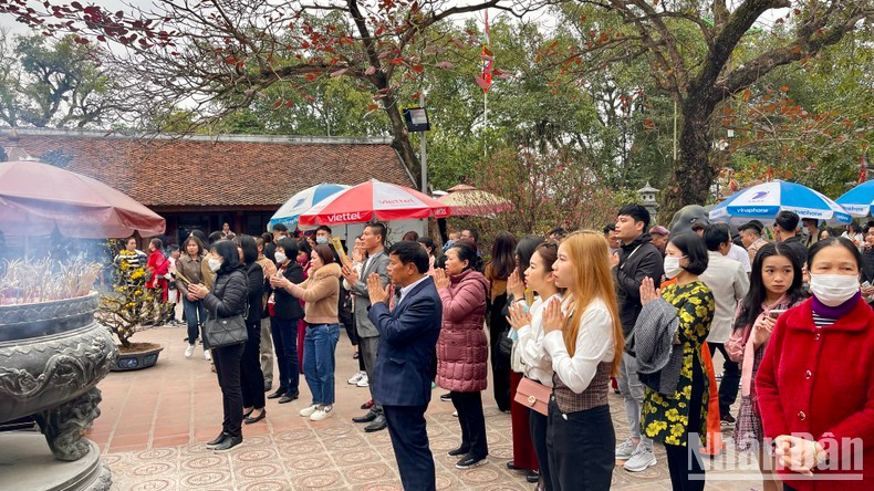 This year’s Tran Temple traditional seal-opening ceremony will be held from February 1 to 6 (the 11th to the 16th day of the first lunar month). The festival will feature the procession of Ngoc Lo palanquin and a water procession so that people can better understand the history and culture of their ancestors.