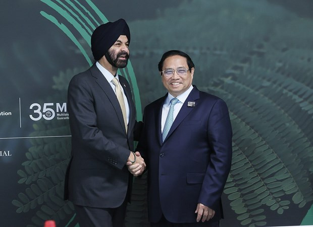 PM Pham Minh Chinh (R) and President of the WB Group Ajay Banga at their meeting in Dubai on December 2. (Photo: VNA) PM Pham Minh Chinh (R) and President of the WB Group Ajay Banga at their meeting in Dubai on December 2. (Photo: VNA)