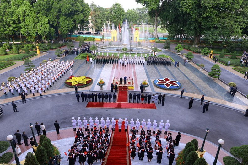 The welcome ceremony held in Hanoi