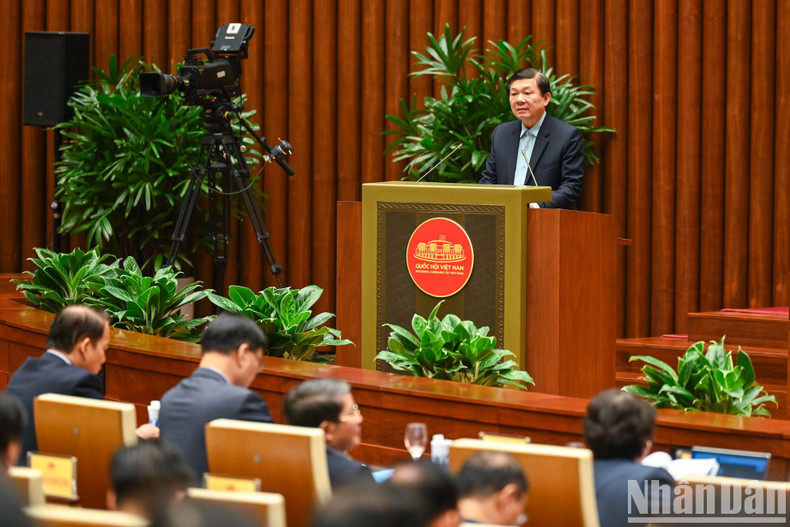 Vice President of the Vietnam Fatherland Front Central Committee Nguyen Huu Dung delivers a speech.