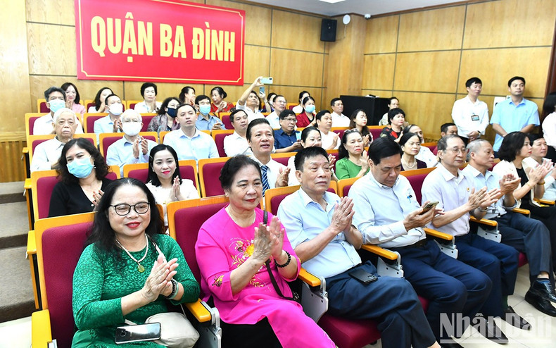 Delegates and voters from the districts of Ba Dinh, Dong Da, and Hai Ba Trung attend the meeting.