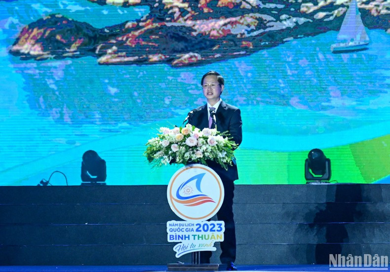 Chairman of Binh Thuan Provincial People’s Committee Doan Anh Dung delivers a speech at the opening of the National Tourism Year 2023. Chairman of Binh Thuan Provincial People’s Committee Doan Anh Dung delivers a speech at the opening of the National Tourism Year 2023.