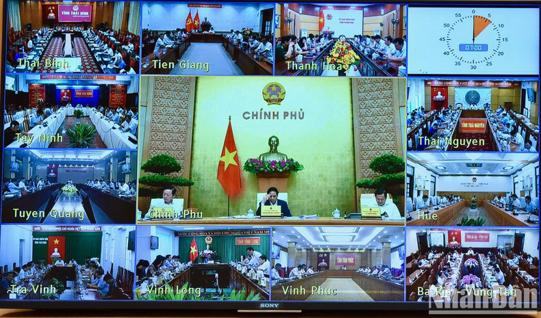 The online meeting is connected to the headquarters of the People’s Committees of centrally-run provinces and cities. The online meeting is connected to the headquarters of the People’s Committees of centrally-run provinces and cities.