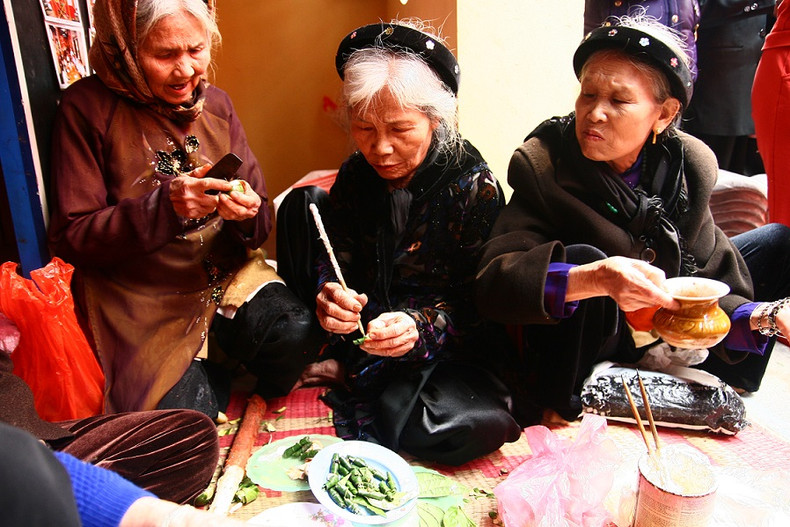 Chewing a quid of betel is a long-standing tradition of Vietnamese culture Chewing a quid of betel is a long-standing tradition of Vietnamese culture