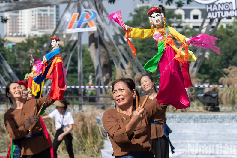 The Te Tieu Puppet parade by artists from My Duc District, Hanoi. The Te Tieu Puppet parade by artists from My Duc District, Hanoi.