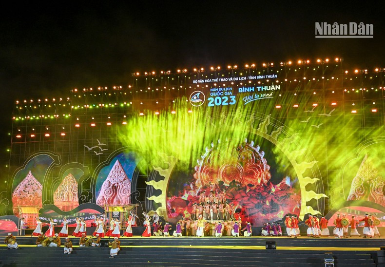 The National Tourism Year 2023 entitled “Binh Thuan - Green convergence”, will include more than 200 events. The National Tourism Year 2023 entitled “Binh Thuan - Green convergence”, will include more than 200 events.