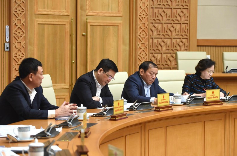 The Government focuses discussions on the socio-economic situation in February and the first two months of the year, the implementation of the socio-economic recovery programme, the national target programmes, the disbursement of public investment, solutions to promote exports, and others. The Government focuses discussions on the socio-economic situation in February and the first two months of the year, the implementation of the socio-economic recovery programme, the national target programmes, the disbursement of public investment, solutions to promote exports, and others.