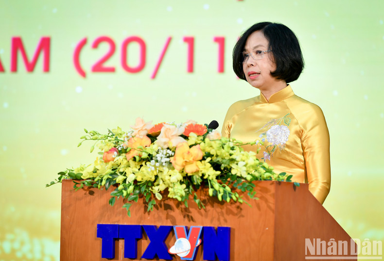 [In Pictures] Media agencies celebrate Vietnamese Teachers’ Day ảnh 10