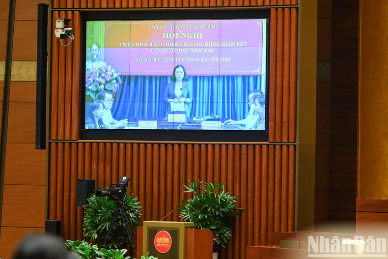 Deputy Head of the NA delegation from Ba Ria-Vung Tau Province Huynh Thi Phuc speaks at the event.