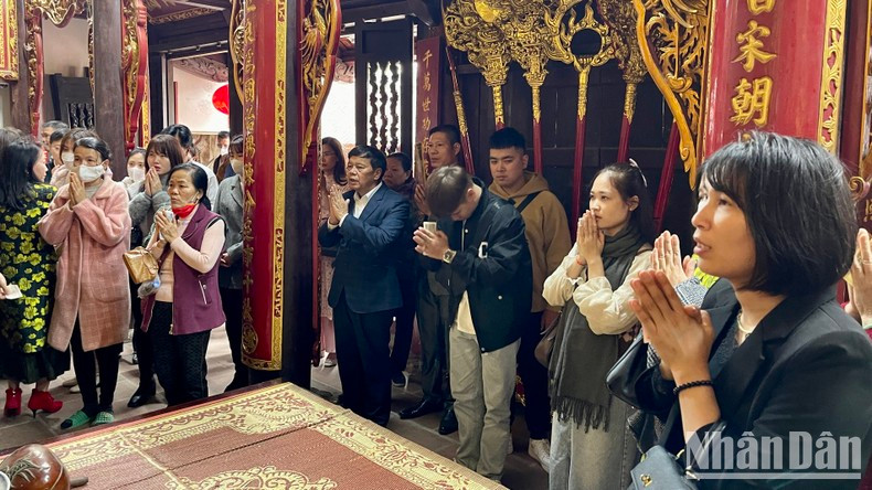 Visitors are praying in the sacred space of Thien Truong Temple.