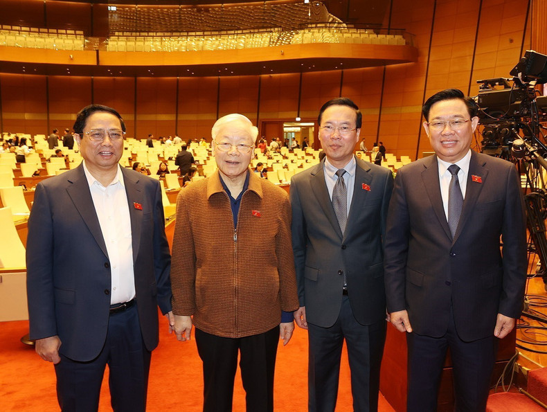 Party leader Nguyen Phu Trong and other Party and State leaders attend the session. (Photo: VNA)