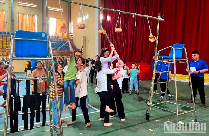 Children play a folk game Children play a folk game