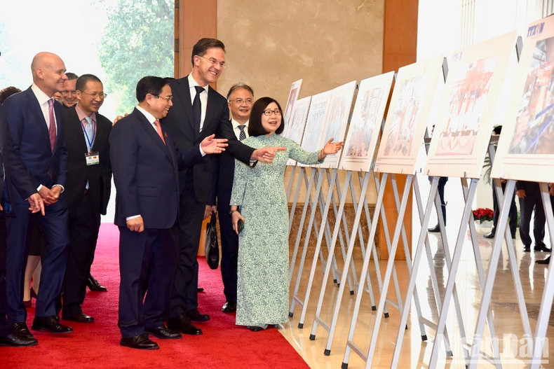 [In Pictures] PM Pham Minh Chinh chairs welcome ceremony for Dutch PM Mark Rutte ảnh 7