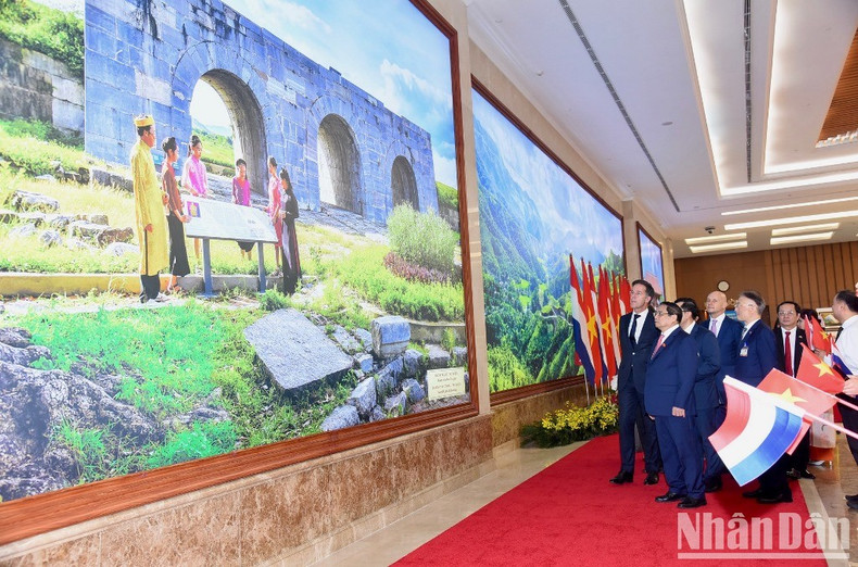 [In Pictures] PM Pham Minh Chinh chairs welcome ceremony for Dutch PM Mark Rutte ảnh 9