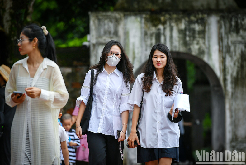 Candidates are all excited to come to the Temple of Literature to pray for good luck before the significant exam. Candidates are all excited to come to the Temple of Literature to pray for good luck before the significant exam.