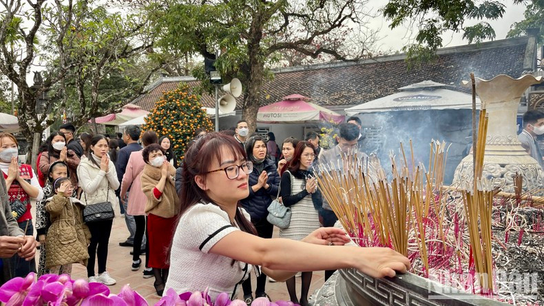 Everyone sincerely prays and wishes for a peaceful and happy new year.