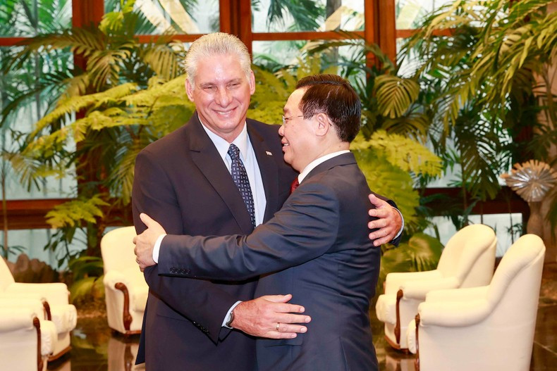 National Assembly Chairman Vuong Dinh Hue meets with Cuban President Miguel Díaz-Canel. National Assembly Chairman Vuong Dinh Hue meets with Cuban President Miguel Díaz-Canel.