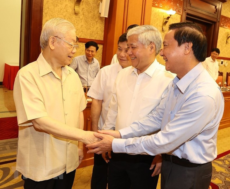 Party leader Nguyen Phu Trong and members of the Central Steering Committee at the meeting. (Photo: Tri Dung/VNA) Party leader Nguyen Phu Trong and members of the Central Steering Committee at the meeting. (Photo: Tri Dung/VNA)