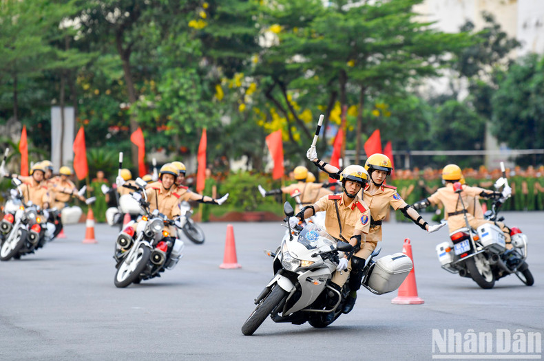 A large-displacement motorcycle show by officers and students of the People’s Police Academy at the ceremony. A large-displacement motorcycle show by officers and students of the People’s Police Academy at the ceremony.