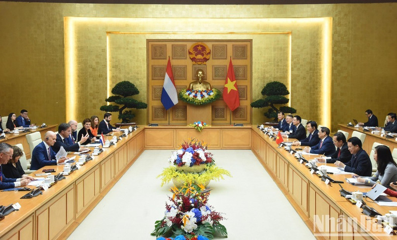 [In Pictures] PM Pham Minh Chinh chairs welcome ceremony for Dutch PM Mark Rutte ảnh 12