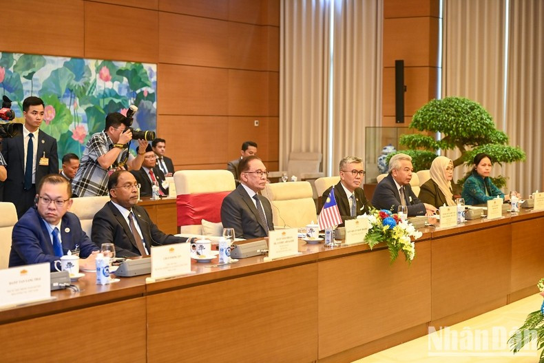 Prime Minister Anwar Ibrahim and members of the Malaysian Government attend the meeting.