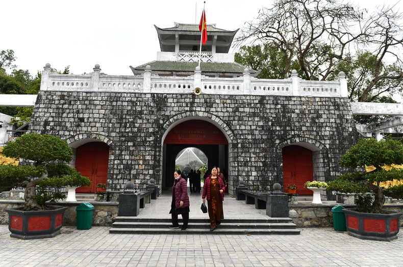 Many people pay tribute to heroic martyrs at the A1 National Martyrs Cemetery.