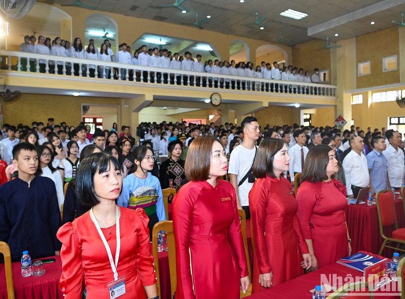 [In Pictures] NA Chairman attends opening ceremony for new school year at Huu Nghi T78 School ảnh 4