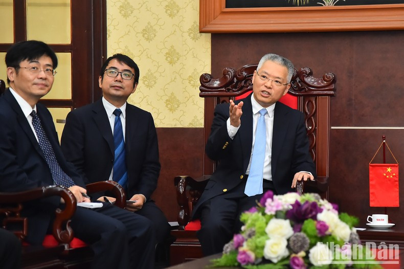 Hu Zhaoming, Spokesperson and Director General of the Bureau of Public Information and Communication, International Department of the CPC Central Committee is speaking at the meeting.